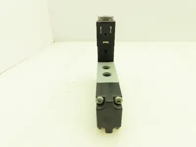 CompAir 8D531-032 Pneumatic Solenoid Valve 5-Port 2-Pos 115V