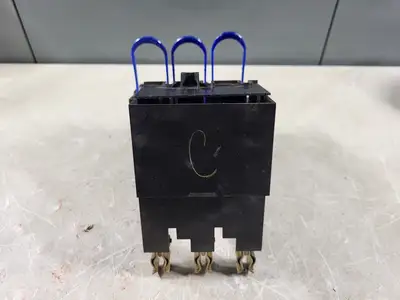 Disconnect Switch w/ 3 Times 60 Amp Fuse A4J60