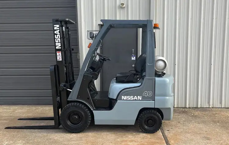 Used 2009 Nissan MP1F1A20LV Internal Combustion Forklifts: Pneumatic Tire New York US | United Lift #1446743