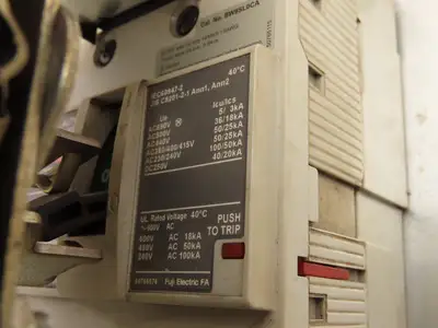Fuji Electric BW50KAGU Circuit Breaker W/Rotary Disconnect Switch 20A 3 Pole