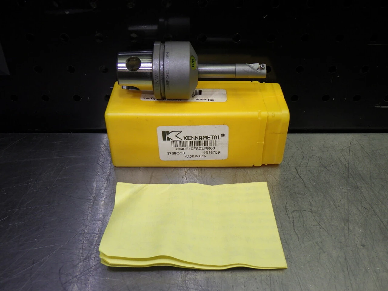 Kennametal KM40 Coolant Thru Carbide Boring Bar / Head KM40E10FSCLPR06 (LOC2793D)