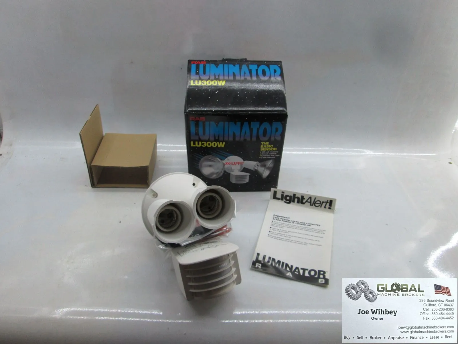 RAB Lighting Luminator LU300W Floodlight Kit 120v