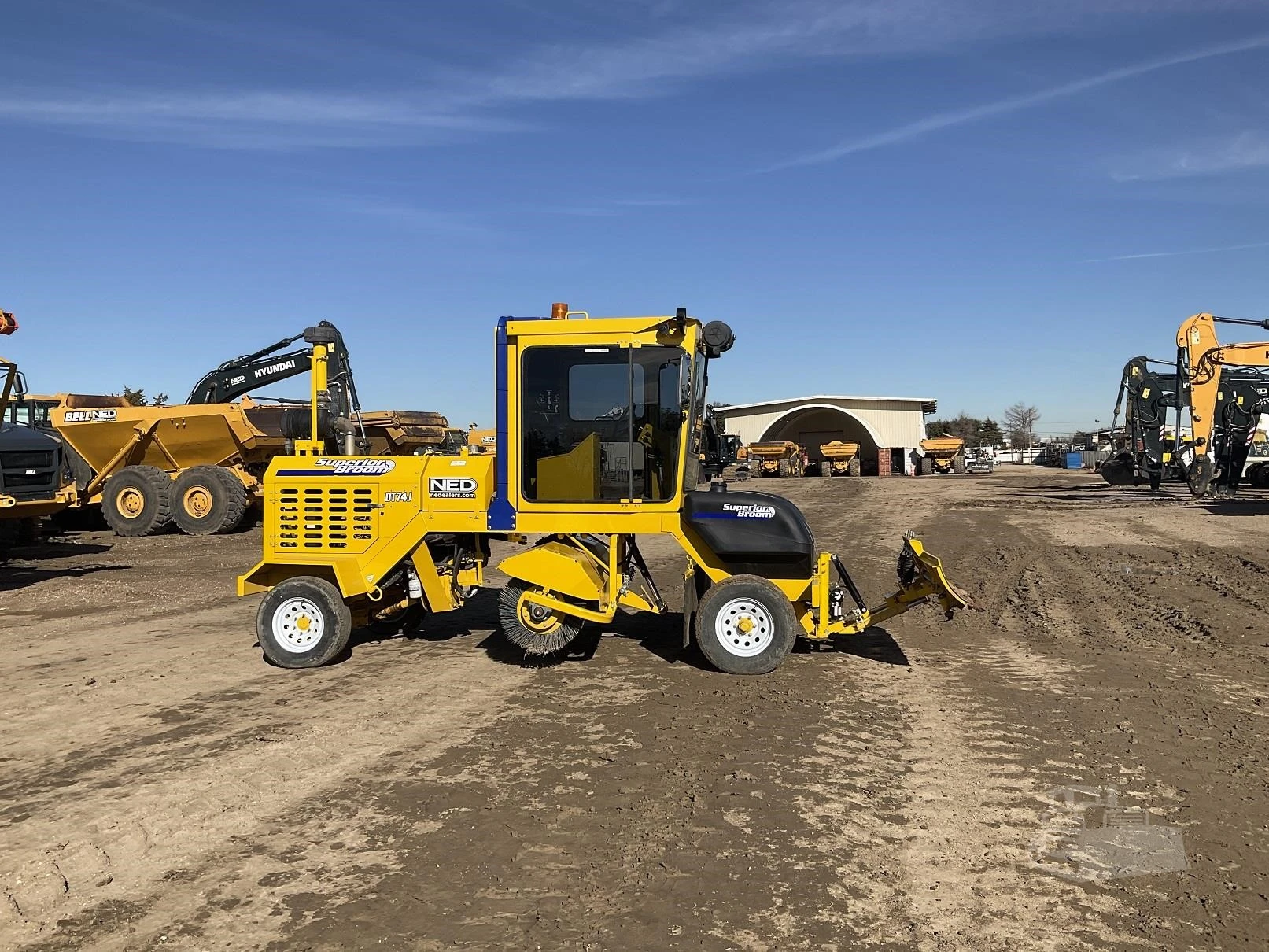 New | in-Stock 2023 SUPERIOR BROOM DT74J Street Sweeper Texas US | National Equipment Dealers #1422813