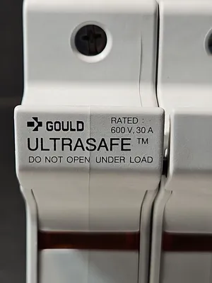 Gould Shawmut US3J21 FUSE HOLDER. Loc4C23