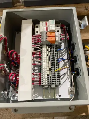 USED VIBROMATIC 12" VIBRATING BOWL FEEDER W/ H002 FEEDER/INCLINE CONTROLLER