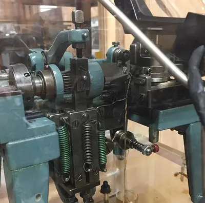 8778-100 ANTIQUE CHAIN MAKING MACHINE – SHOW / EXHIBIT DISPLAY