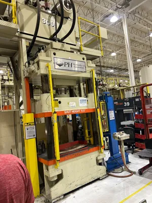 1994 PH HYDRAULICS 4C 300-P Hydraulic Press | Universal Press & Machinery (UPM) (2)