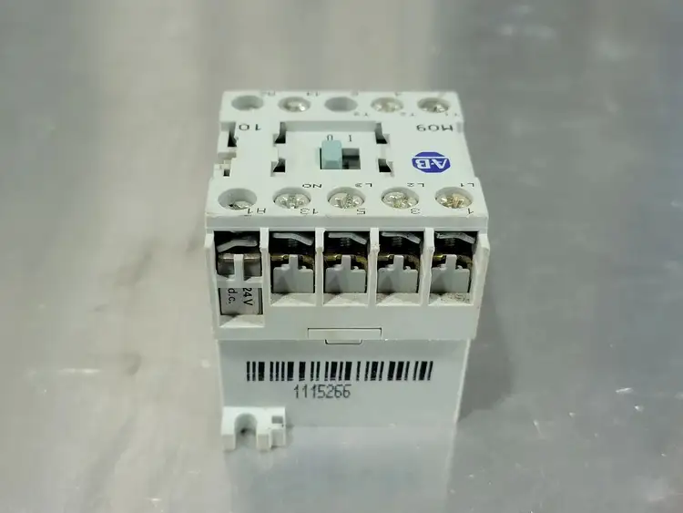 Used ALLEN-BRADLEY 100-M09NZ*3 Switchgears British Columbia CA | Lenmark #243147