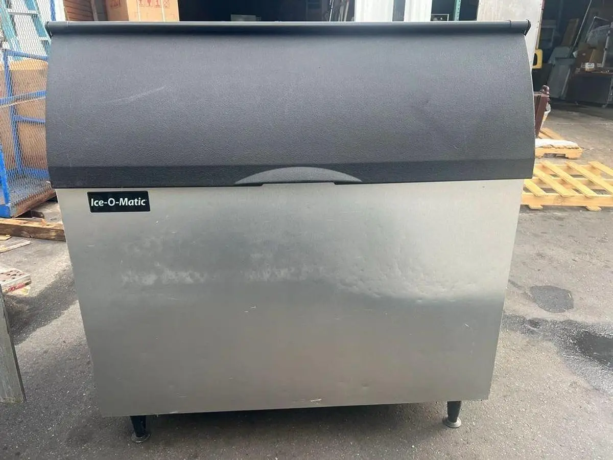 Ice-O-Matic B110PS Reinforced Ice Storage Bin - 854 lb.Ice-O-Matic B110PS Reinforced Ice Storage Bin - 854 lb.