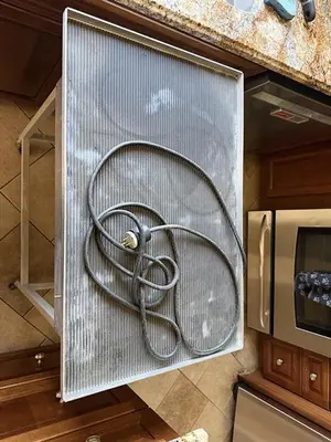 Hilliard Vibrating Table