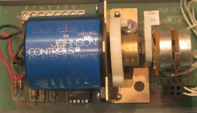 Johnson Controls AQ-4102-2 Temp or Humidity Controller, Motor Driven, Remote Rst [New]
