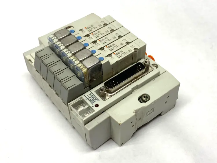 Used SMC PNEUMATIC MANIFOLD ASSEMBLY 1/4" PORTS 24VDC DAMAGED Parts (Hydraulics and Pneumatics) | Maverick Industrial Sales #1101798