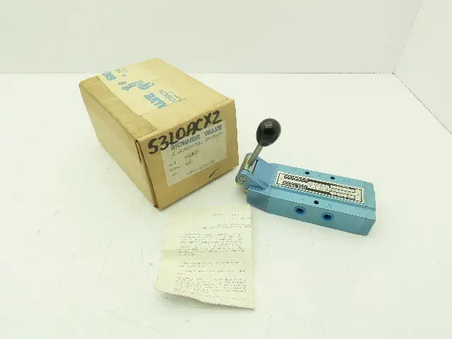 S3L0ACX2 Skinner Directional Control Valve 5/3 Spring Return 150 PSI Pneumatic
