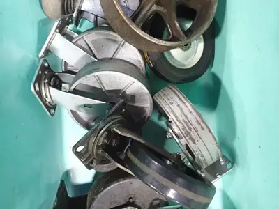 Casters/wheels