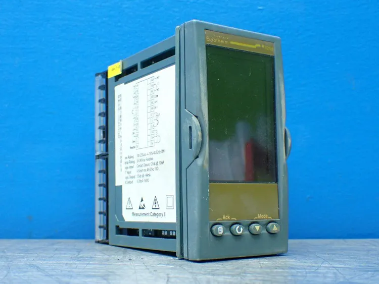 Used EUROTHERM 3208/CC/VH/DXX/R/4CL/G/ENG Temperature Controls Ohio US | HGR 24 #802939
