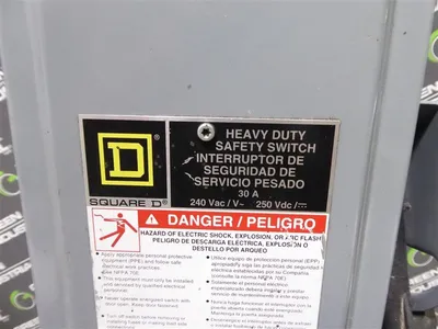 Square D H221N Heavy Duty Fusible Safety Switch 30 Amps 240VAC Series F05 Used
