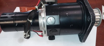NEW Yaskawa Electric / Minertia Motor R08M-UV31