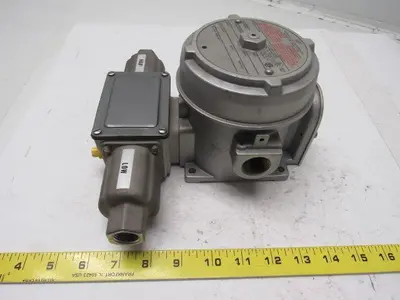 United Electric H122K-S157B Pressure Differential Sensor 10-100 PSID 480V