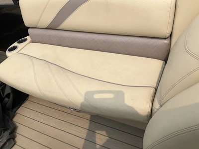 Used 2018 SYLVAN MIRAGE 8522 CRUISE LZ Boats (Misc) Michigan US | Miedema Asset Management Group #1304658