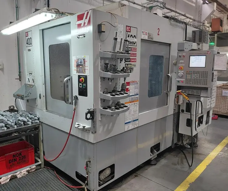 Used 2006 HAAS EC 400 4AX HE Horizontal Machining Centers CZ | Amaron s.r.o. #1518496