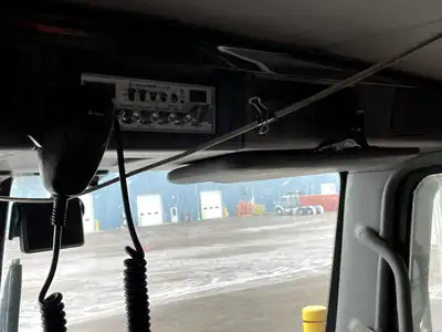 USED 2011 KENWORTH T800