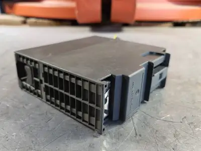 USED SIEMENS 6ES7 322-1HF10-0AA0
