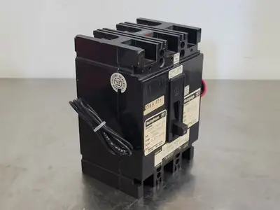 60 Amp, 3 Pole, 240 volts Circuit Breaker w/ Shunt Trip Aux. Switch
