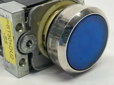 USED SIEMENS 22MM ILLUMINATED PUSHBUTTON BLUE 3SU1510-0AA10-0AA0