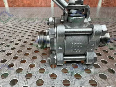 USED INLINE INDUSTRIES STAINLESS STEEL BALL VALVE W/ 1/2" SANITARY FITTING