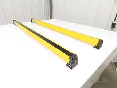 440L-P4J0960YD Guardshield Safety Light Curtain Transmitter/Receiver Set -READ