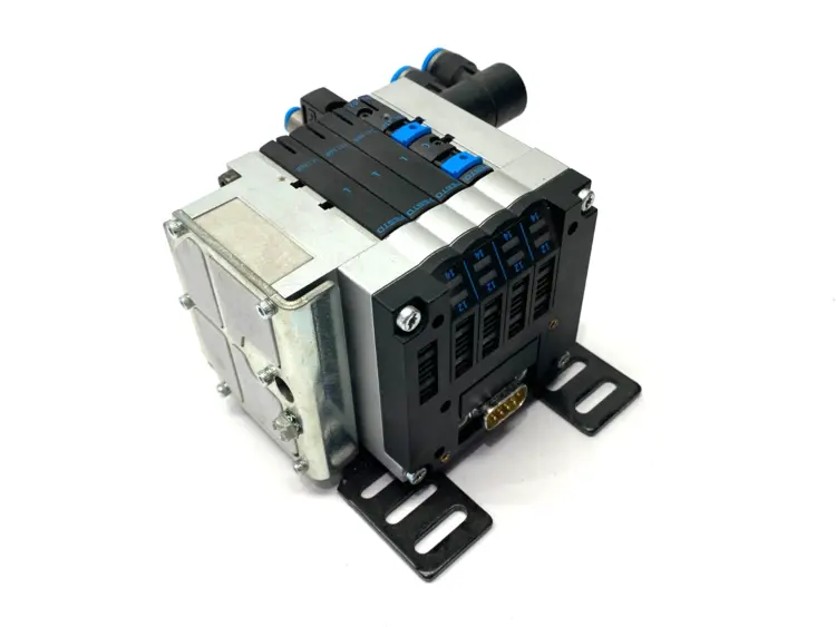 Used Festo Pneumatic Manifold Valve Terminal 4-Station 24VDC 18200 Solenoid Valves Michigan US | Maverick Industrial Sales #1419291