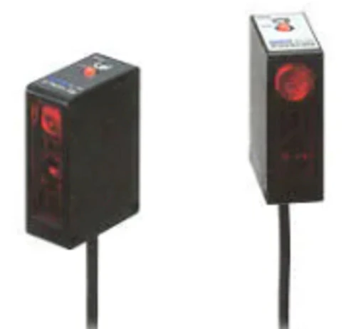 Keyence PK-72 Fixed-Distance Photoelectric Sensor, Main Unit, Long-Distance Type [Refurbished]