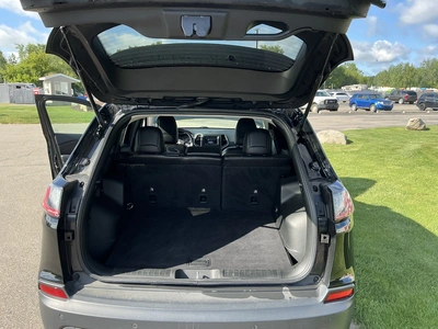 USED 2019 JEEP CHEROKEE