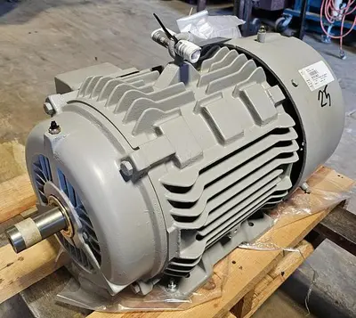 USED SIEMENS 1LE24212DA112AA3