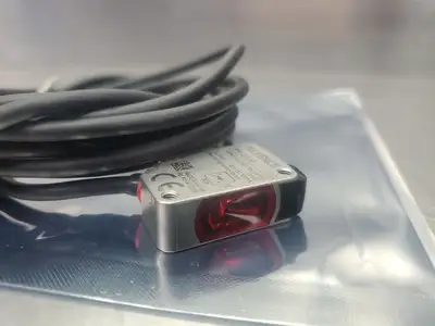 KEYENCE PR-G51P 10-30VDC Photoelectric Sensor. 5E-5/4