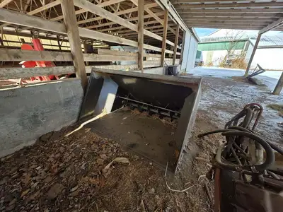 WOODCHUCK SHAVINGS SPREADER Buckets | Iron Listing (1)