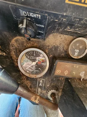 1988 Case International 585 tractor with loader | Iron Listing (53)