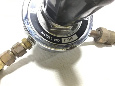 Matheson 8L-580 Twin Gauge Pressure Pneumatic Gas Regulator 0-30PSI 200kPa