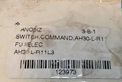FUJI Electric AH30-L-R11L3 Command Switch. Loc4B-26
