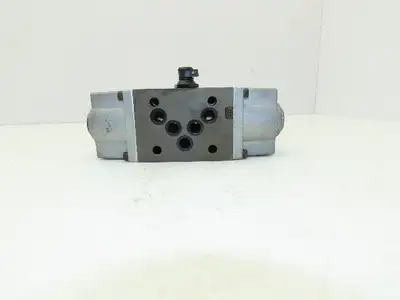 Nachi SS-G03-C7Y-R-C2-J9322A Hydraulic Directional Control Solenoid Valve 200VAC