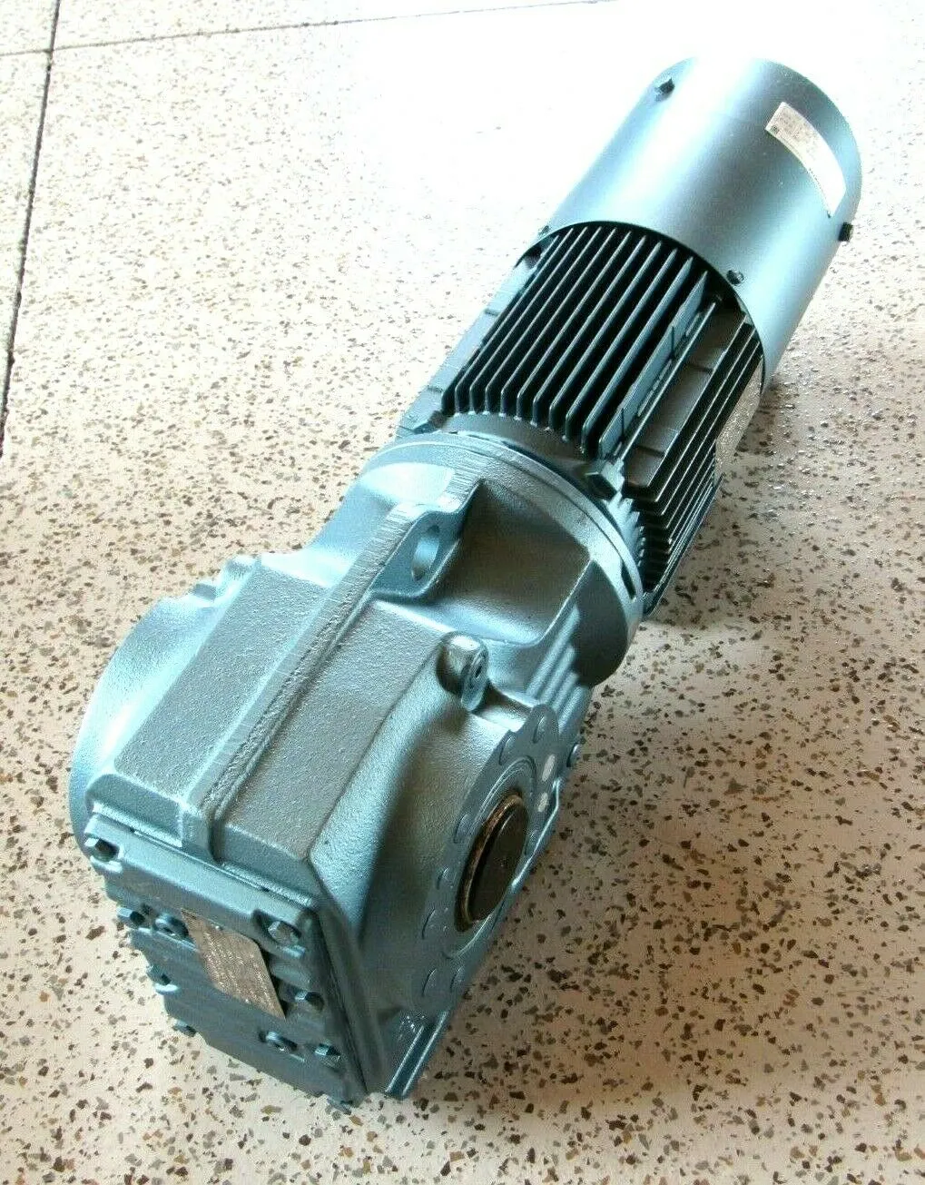 NEW SEW EURODRIVE KA77DT100LS4VS GEAR REDUCER 88.97:1 DFT100LS4VS 3HP