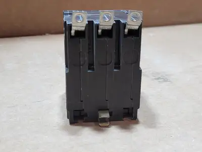 USED SQUARE D QOB330