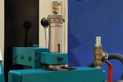 Used 2011 Clausing CSG-2A618, LIKE NEW FROM A SCHOOL Reciprocating Surface Grinders New Jersey US | Machinery Values #1371724