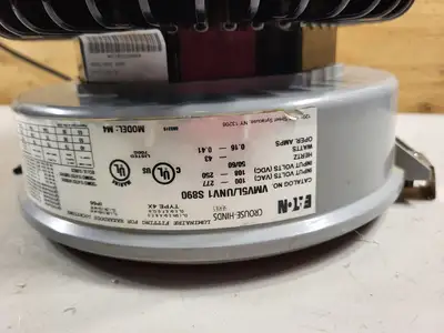 NEW CROUSE-HINDS VMV5L/UNV1 S890