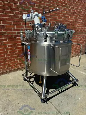 USED DCI 500 LITER STAINLESS STEEL JACKETED REACTOR 45 PSI W/ 0.5 HP MIXER