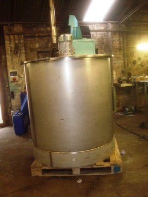 1100 L Stainless Steel Enclosed Tank