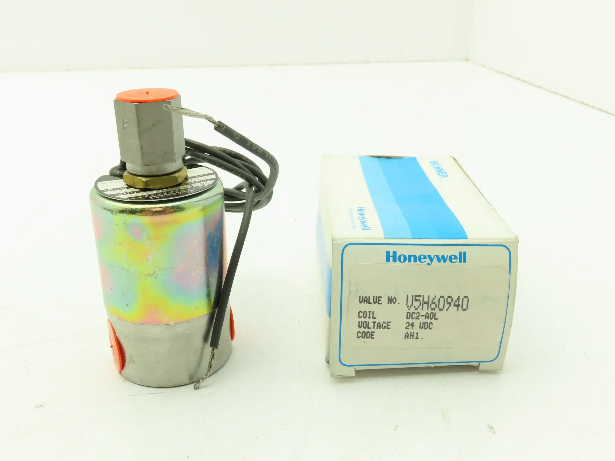 Honeywell Skinner V5H60940 Solenoid Valve 3-Way 24VDC 75 PSI NO 1/4" NPT
