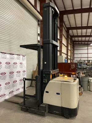 Crown SP 3250H 30’ Order/Stock Picker Forklift 3000lbs 42” Forks 36V