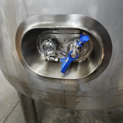Tank Possessing Tank 1000 Lit. 316 S/S With CIP Spray Ball Bottom Mounted Mixer # 49886