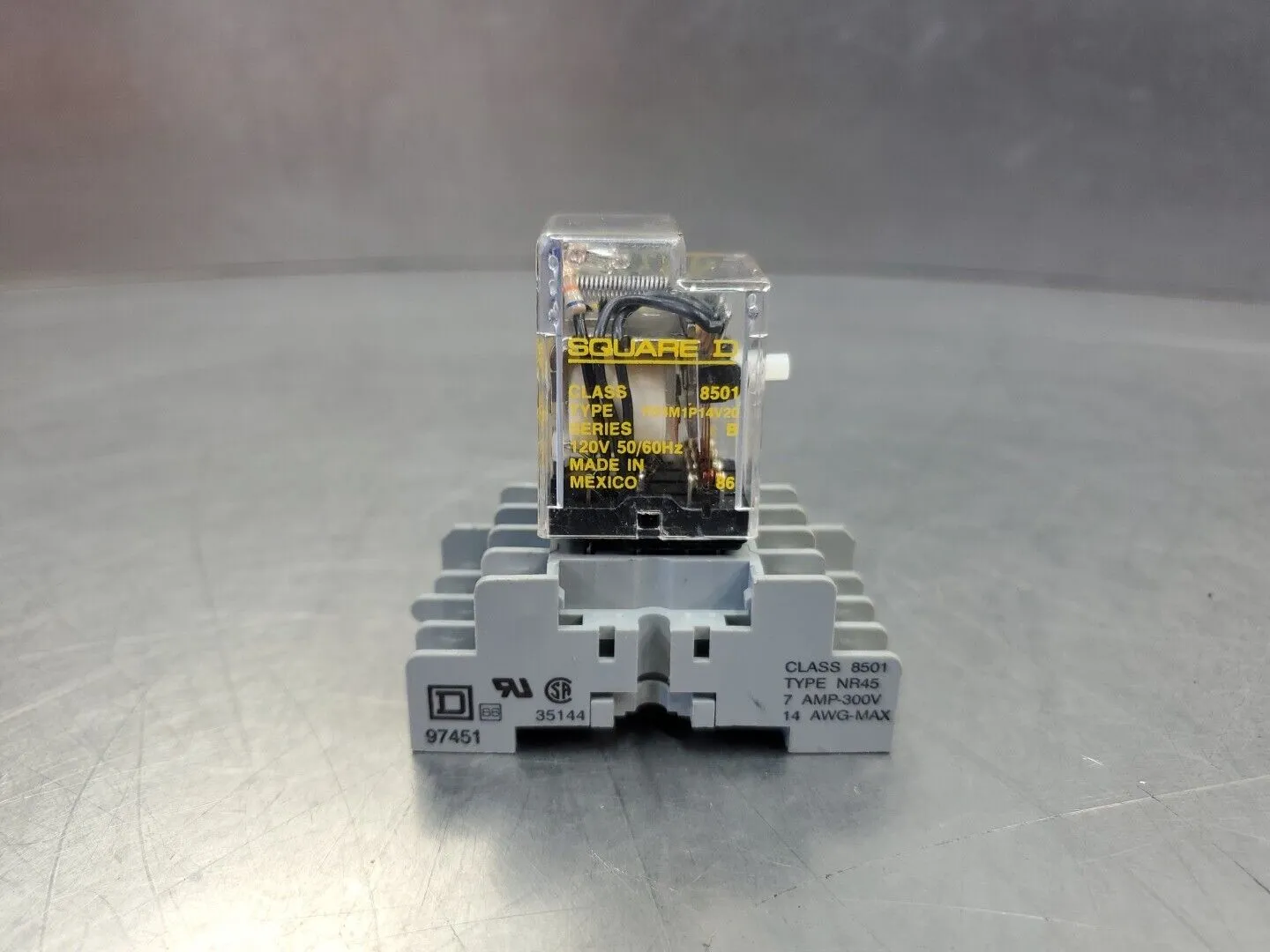 SQUARE D RS4M1P14V20 SER. B 120V RELAY w/8501 NR45 Base. 4D-35